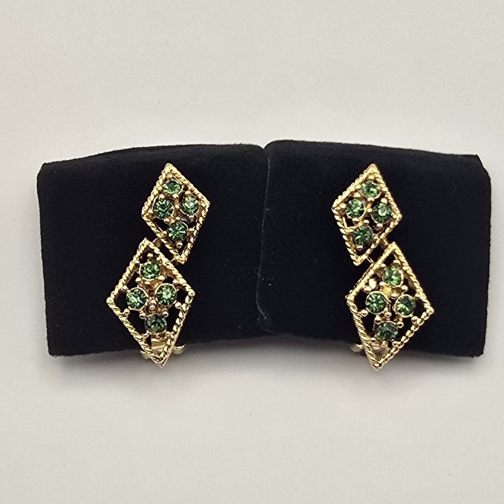 VINTAGE Signed LISNER Gold and Green Clip Earrings with Vintage Art Deco Charm